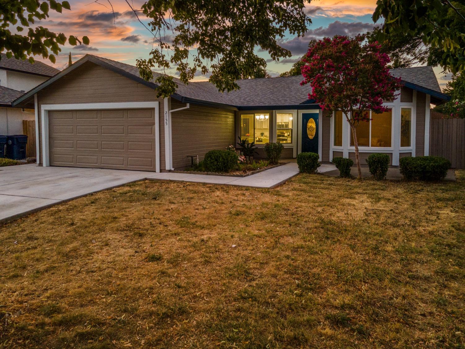 Detail Gallery Image 1 of 1 For 2155 Borona Way, Sacramento,  CA 95833 - 3 Beds | 2 Baths