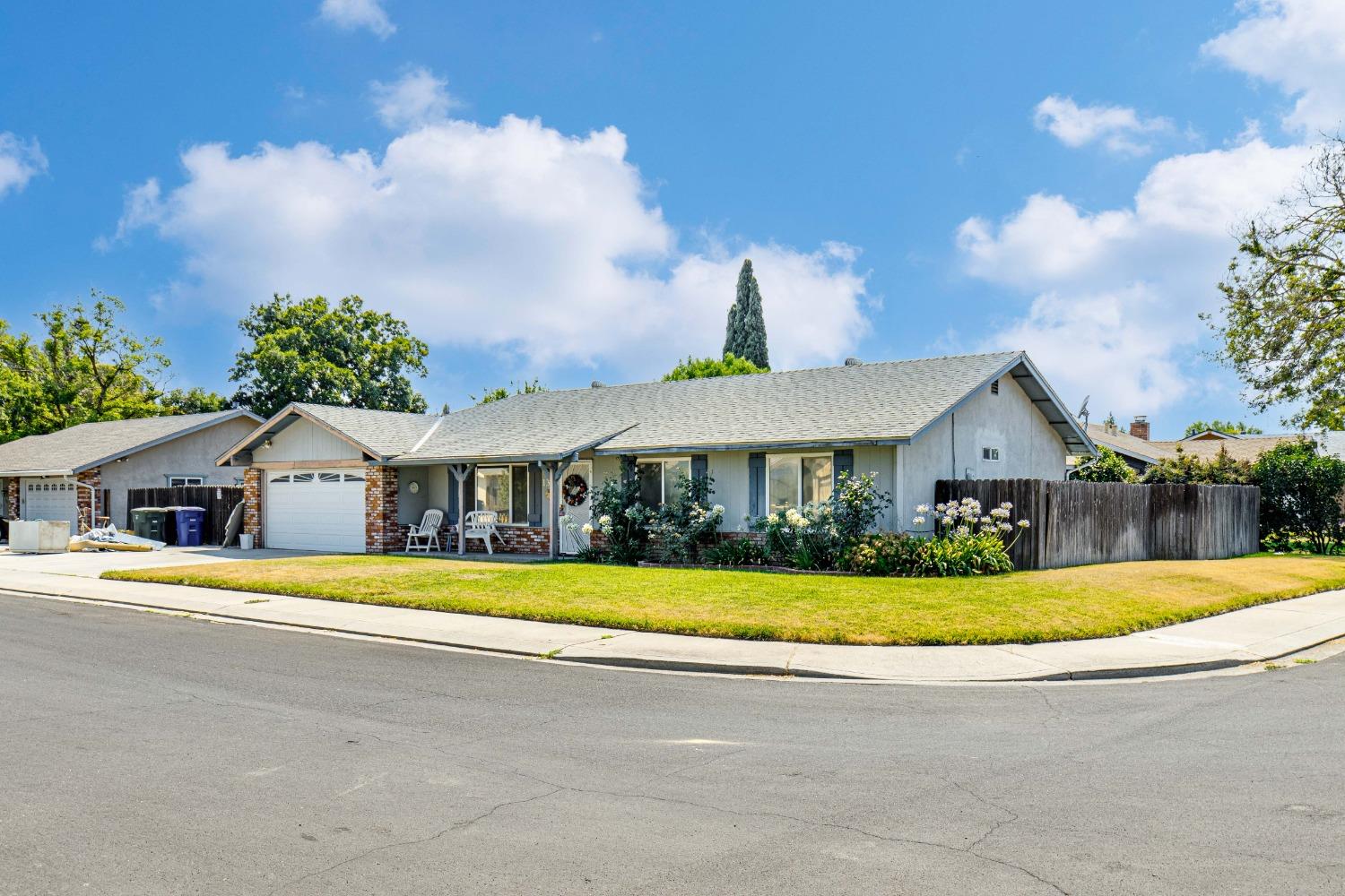 Detail Gallery Image 4 of 10 For 1305 Mica Way, Modesto,  CA 95355 - 4 Beds | 2 Baths