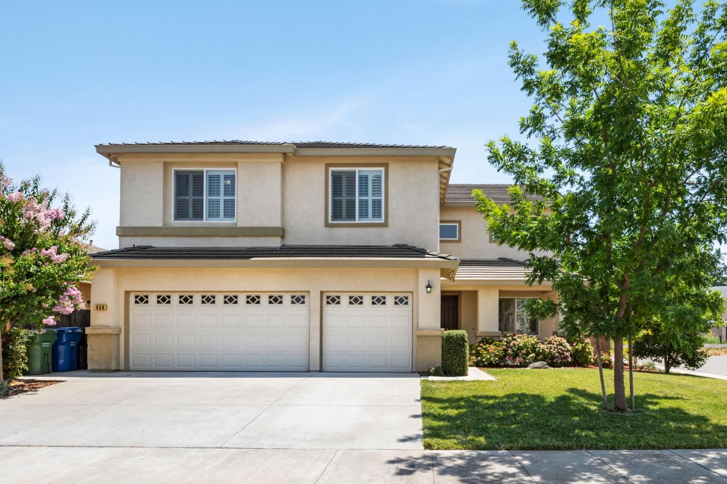 Detail Gallery Image 1 of 54 For 926 Fermoy Way, Galt,  CA 95632 - 5 Beds | 3/1 Baths