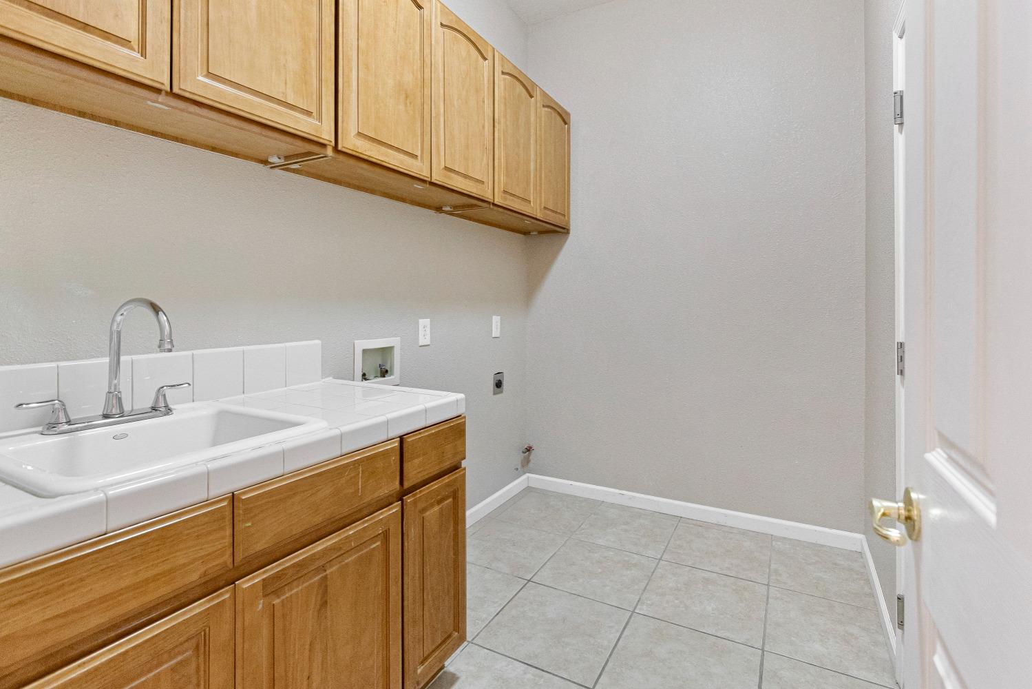 Detail Gallery Image 31 of 41 For 6096 Riverbank Cir, Stockton,  CA 95219 - 4 Beds | 2/1 Baths