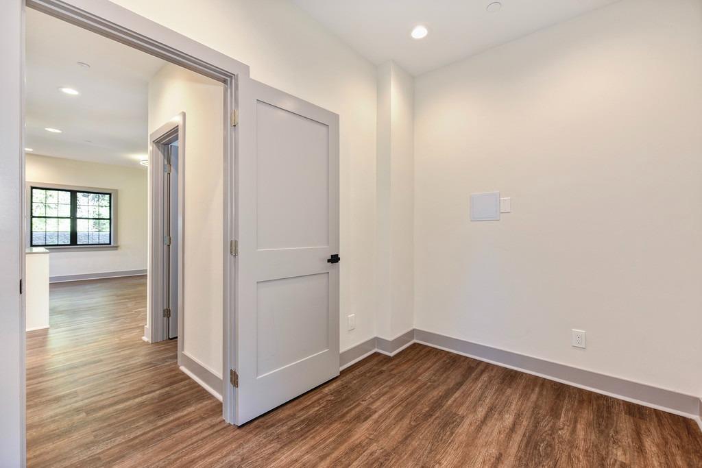 Detail Gallery Image 26 of 49 For 2705 Swanston Oak Ln, Sacramento,  CA 95818 - 2 Beds | 2/1 Baths