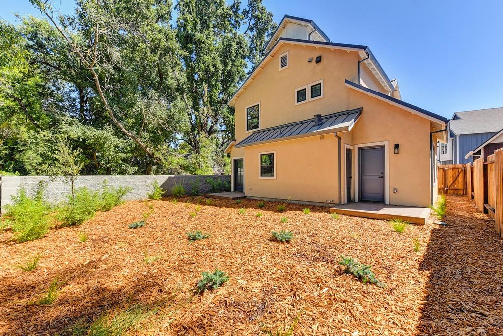 Detail Gallery Image 49 of 49 For 2705 Swanston Oak Ln, Sacramento,  CA 95818 - 2 Beds | 2/1 Baths