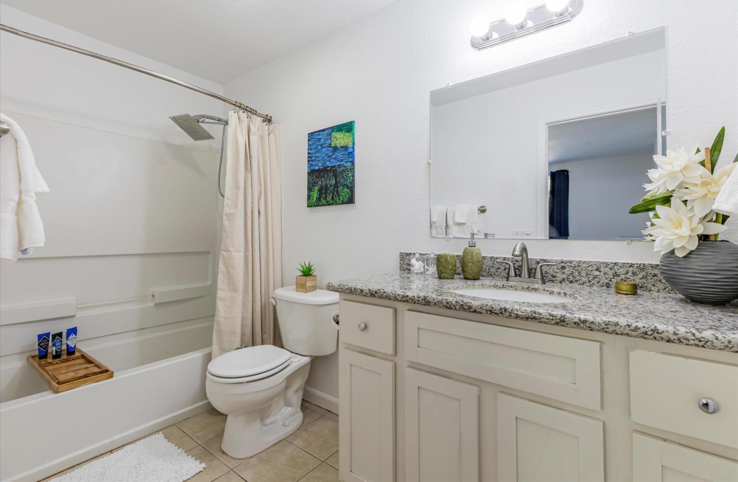 Detail Gallery Image 8 of 16 For 3100 San Rafael Ct, Sacramento,  CA 95817 - 4 Beds | 2/1 Baths