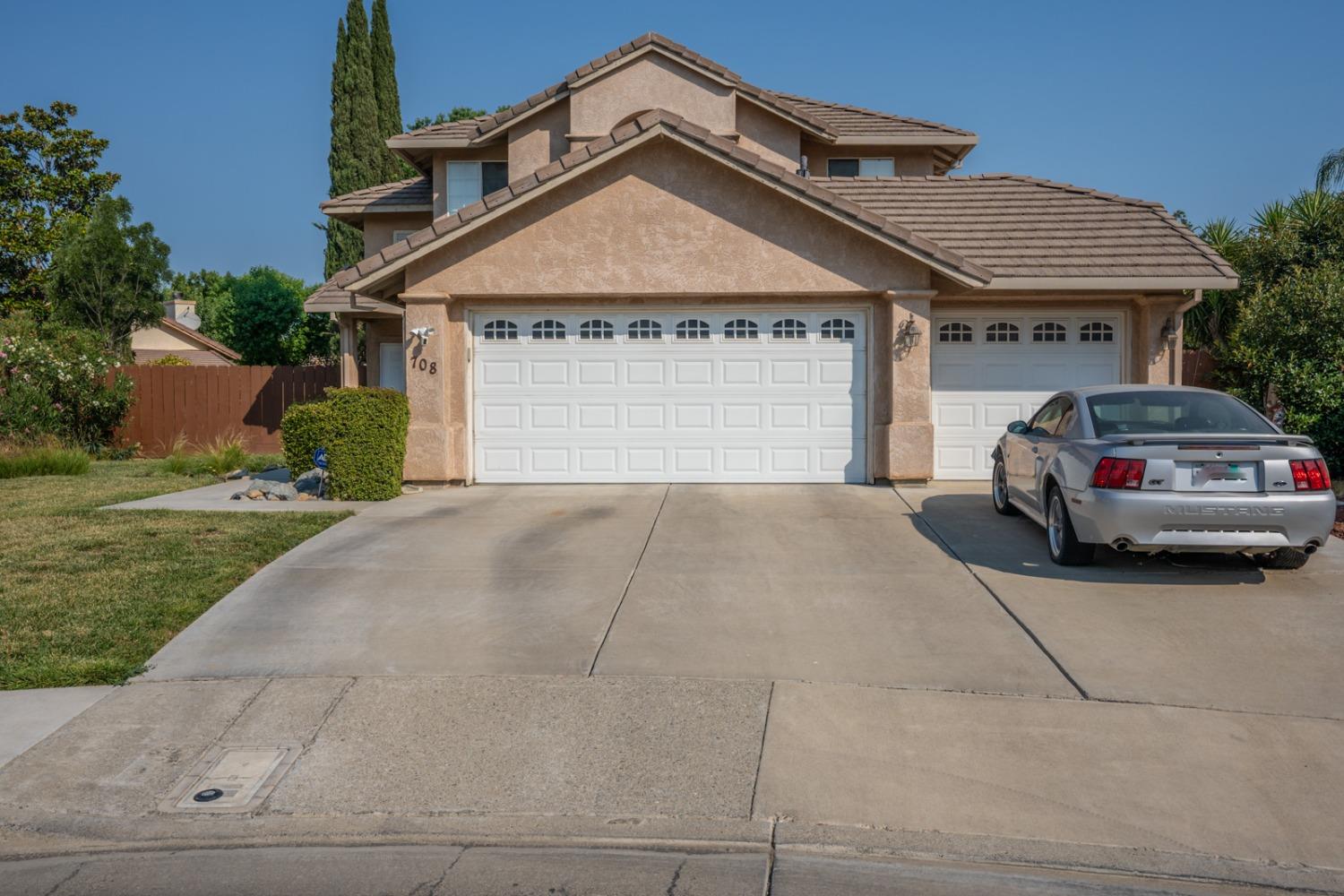 Detail Gallery Image 3 of 39 For 708 Coastal Ct, Los Banos,  CA 93635 - 4 Beds | 3 Baths