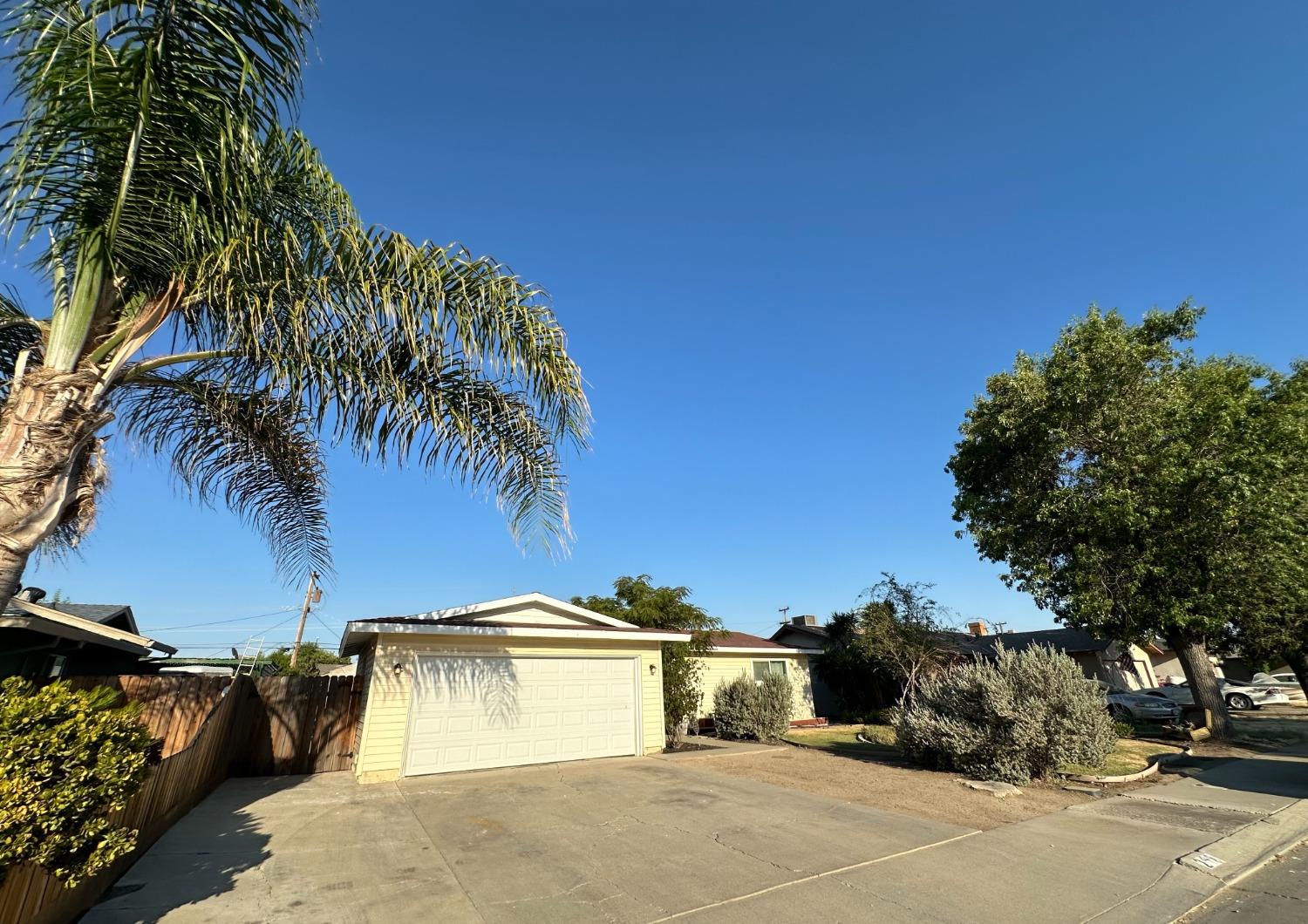 Detail Gallery Image 1 of 8 For 248 N Santa Rosa St, Los Banos,  CA 93635 - 3 Beds | 2 Baths