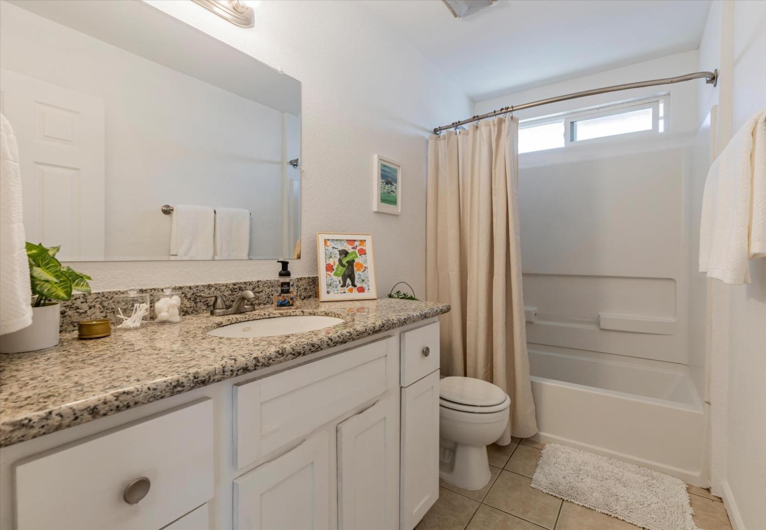 Detail Gallery Image 10 of 16 For 3100 San Rafael Ct, Sacramento,  CA 95817 - 4 Beds | 2/1 Baths