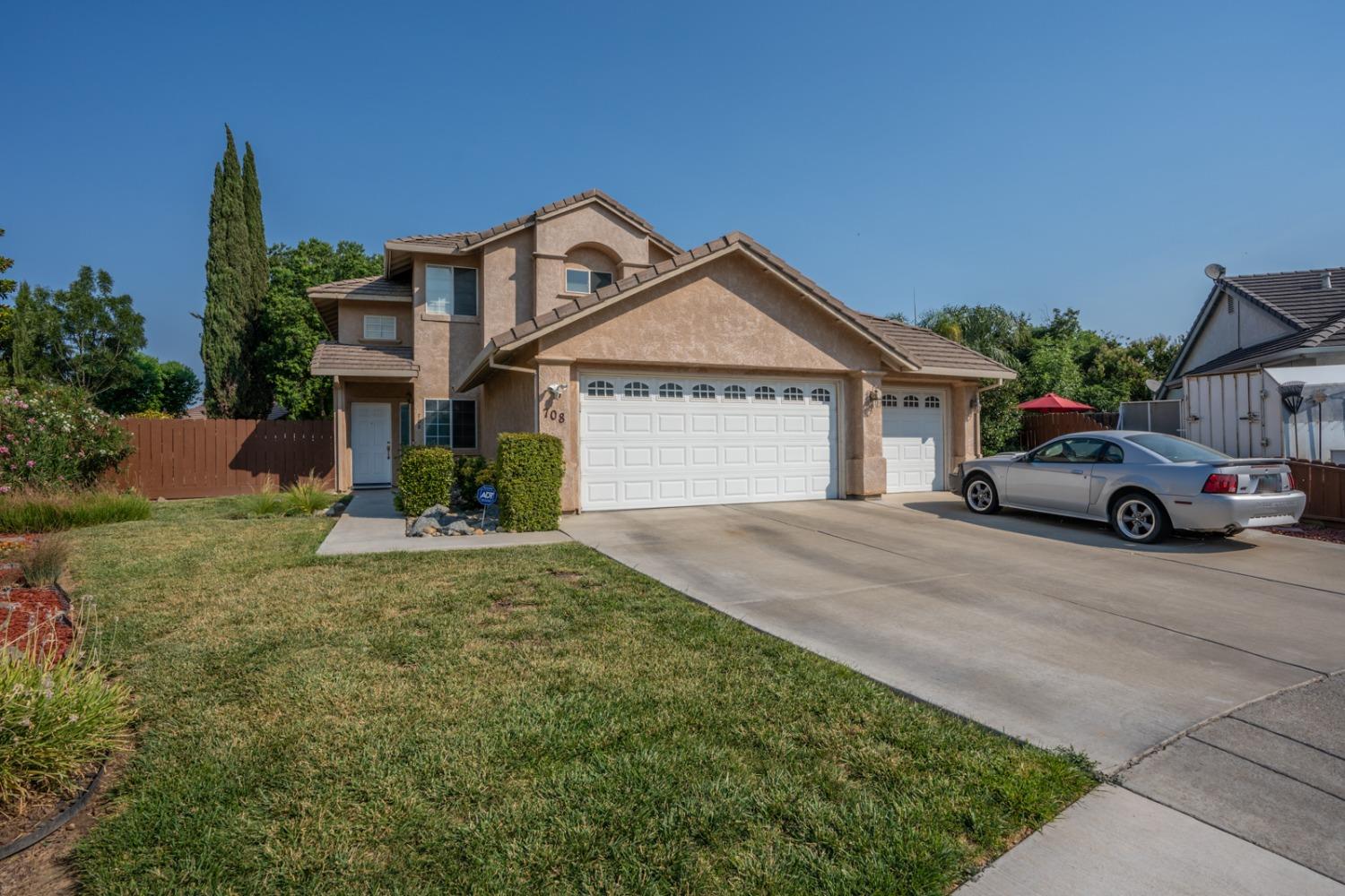 Detail Gallery Image 4 of 39 For 708 Coastal Ct, Los Banos,  CA 93635 - 4 Beds | 3 Baths