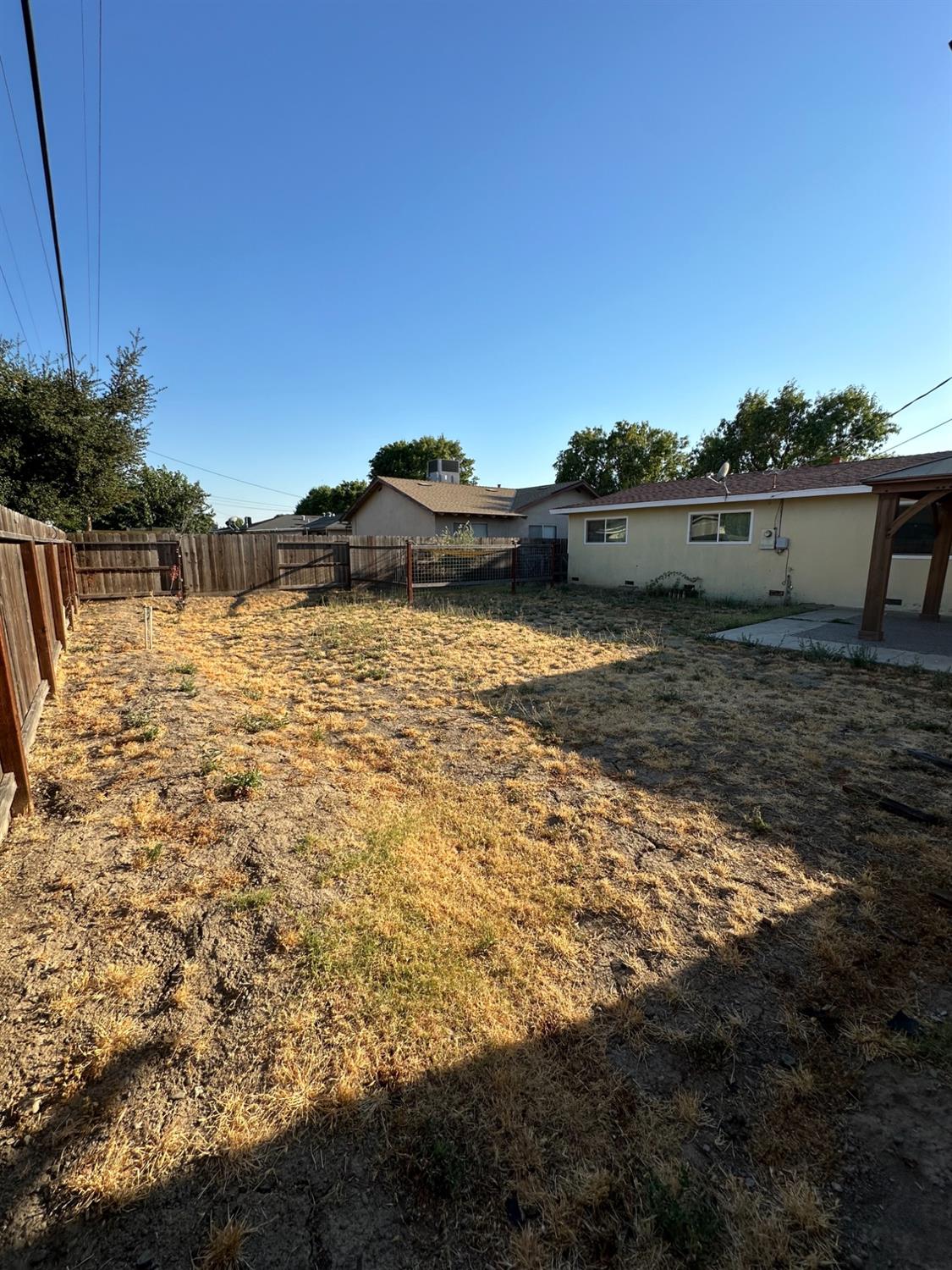 Detail Gallery Image 3 of 8 For 248 N Santa Rosa St, Los Banos,  CA 93635 - 3 Beds | 2 Baths