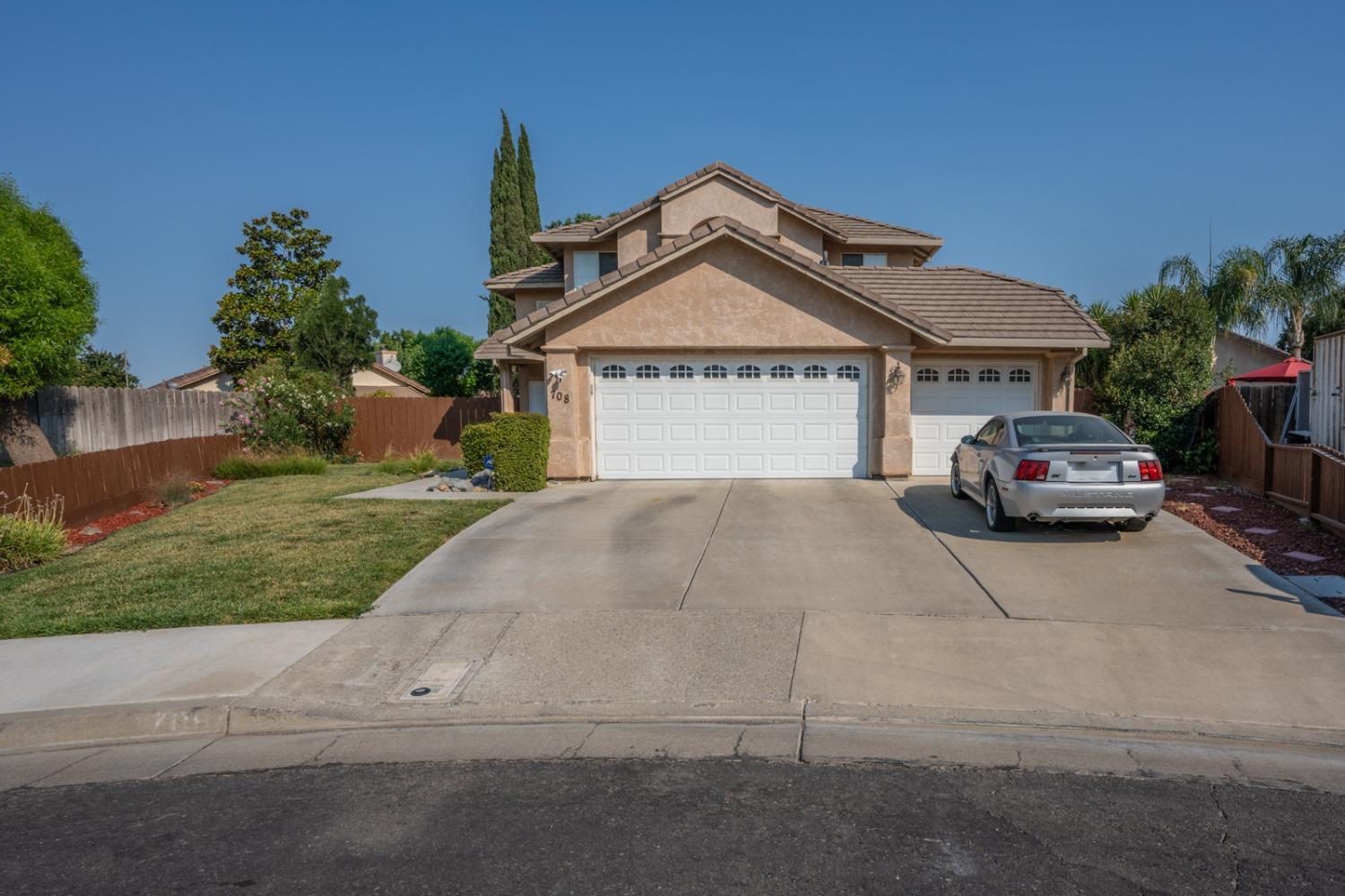 Detail Gallery Image 2 of 39 For 708 Coastal Ct, Los Banos,  CA 93635 - 4 Beds | 3 Baths