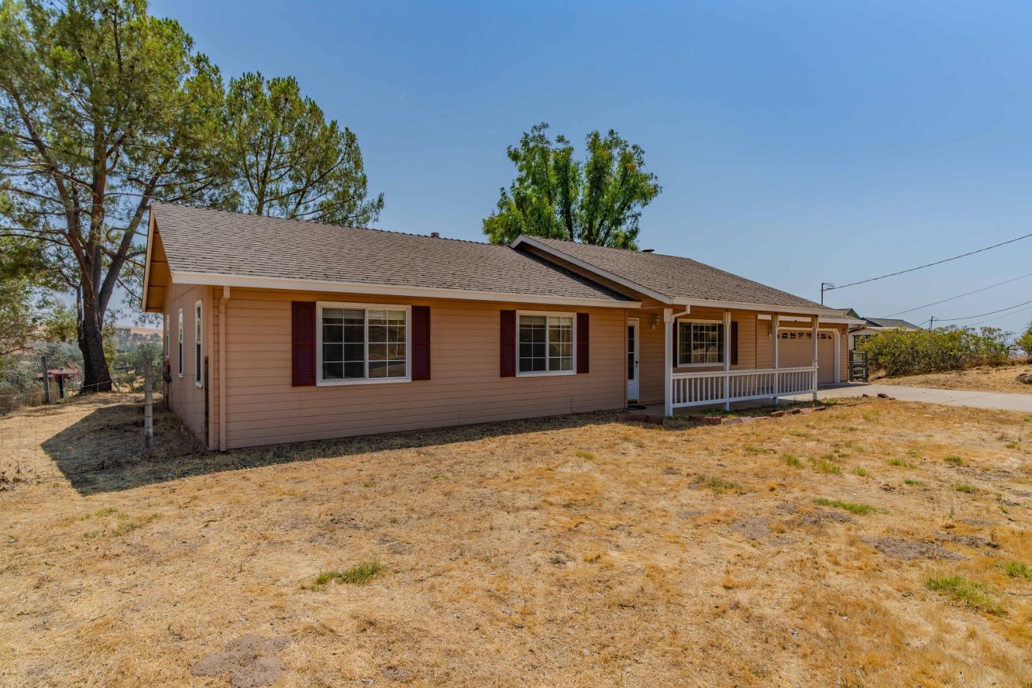 Detail Gallery Image 4 of 47 For 8924 Hautly Ln, Valley Springs,  CA 95252 - 3 Beds | 2 Baths