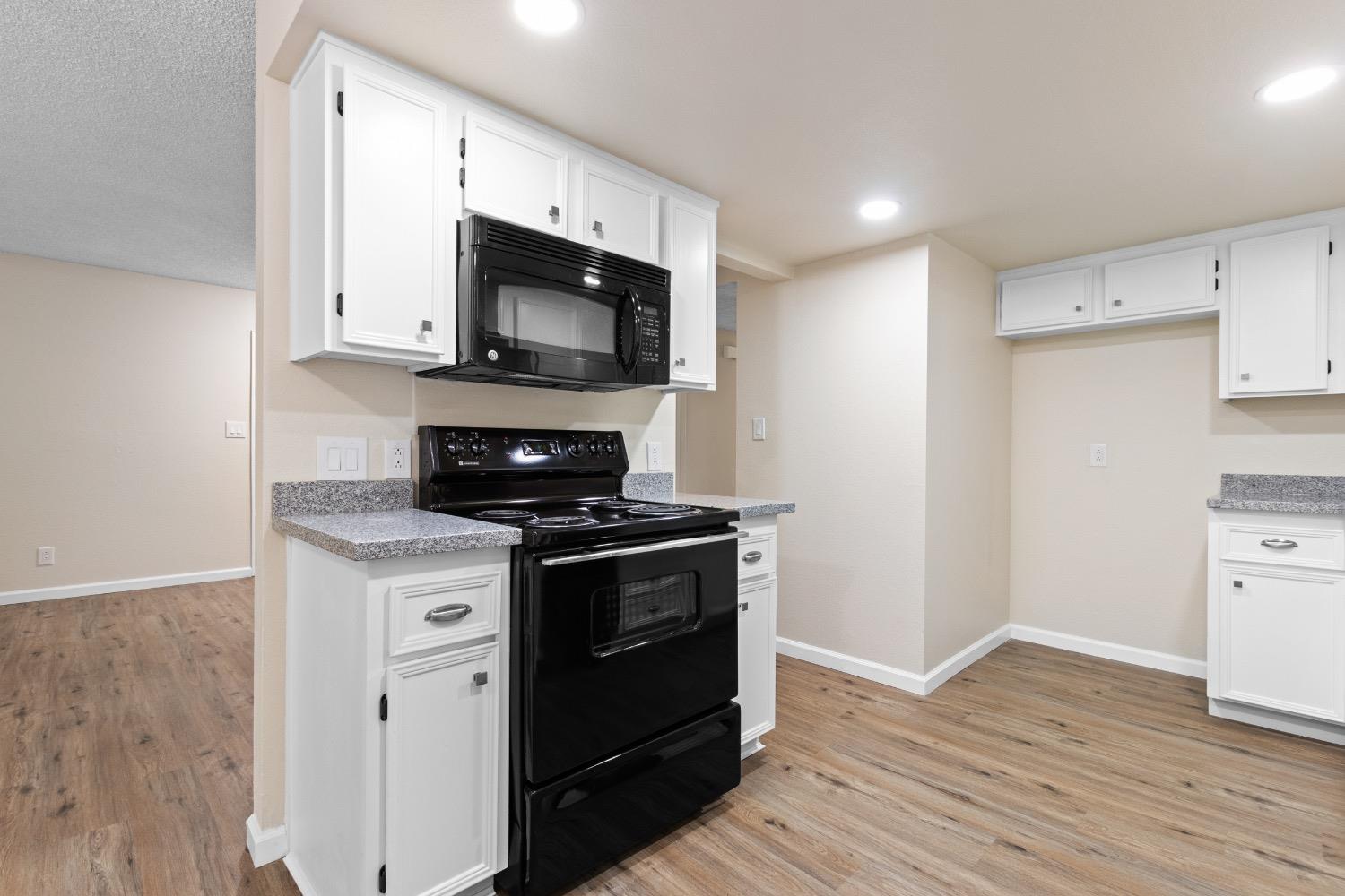 Detail Gallery Image 9 of 42 For 3700 Tully Rd #96,  Modesto,  CA 95356 - 2 Beds | 1/1 Baths