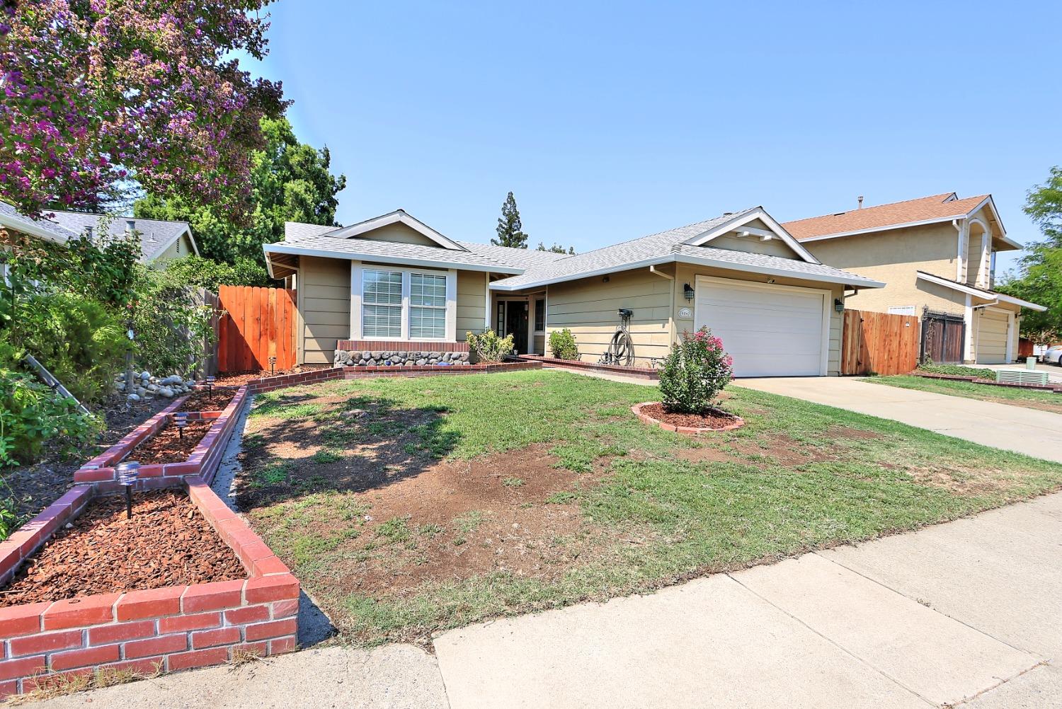 Detail Gallery Image 1 of 1 For 9047 Petite Sirah Way, Sacramento,  CA 95829 - 3 Beds | 2 Baths