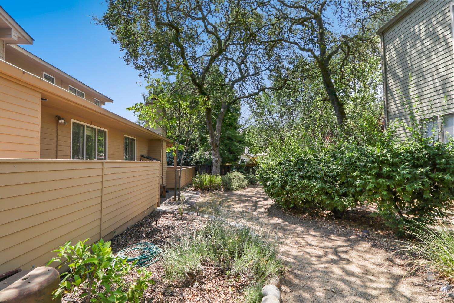 Detail Gallery Image 65 of 80 For 4711 Tree Shadow Pl, Fair Oaks,  CA 95628 - 3 Beds | 2/1 Baths