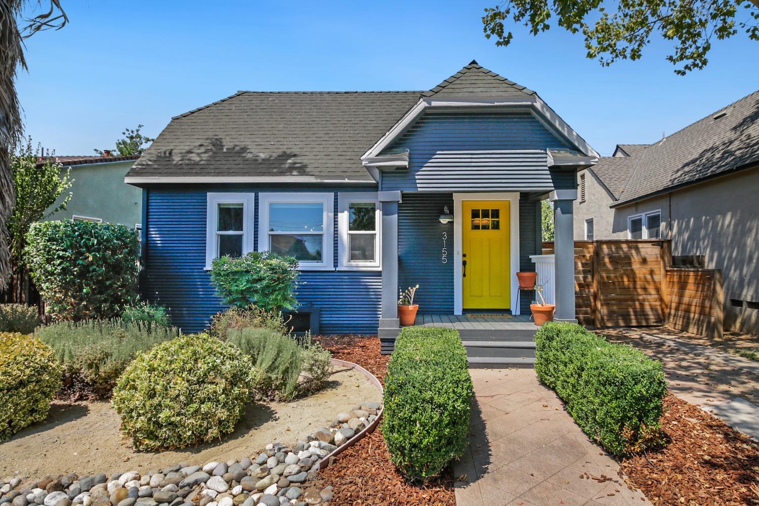 Detail Gallery Image 1 of 1 For 3155 O St, Sacramento,  CA 95816 - 2 Beds | 1/1 Baths