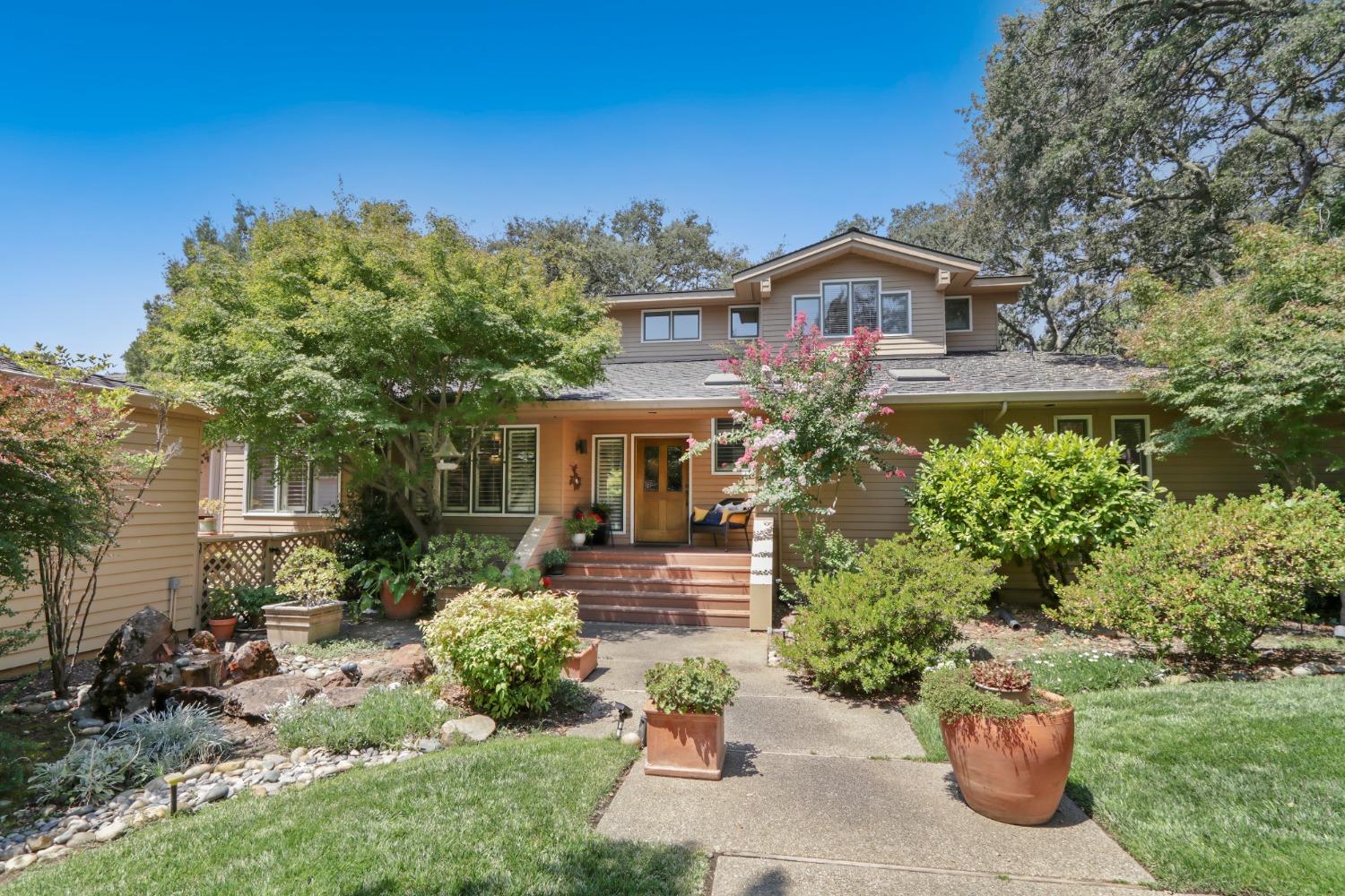 Detail Gallery Image 2 of 80 For 4711 Tree Shadow Pl, Fair Oaks,  CA 95628 - 3 Beds | 2/1 Baths