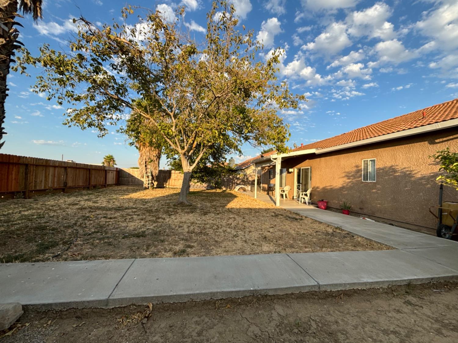 Detail Gallery Image 14 of 17 For 1222 Laurelwood Dr, Los Banos,  CA 93635 - 3 Beds | 2 Baths