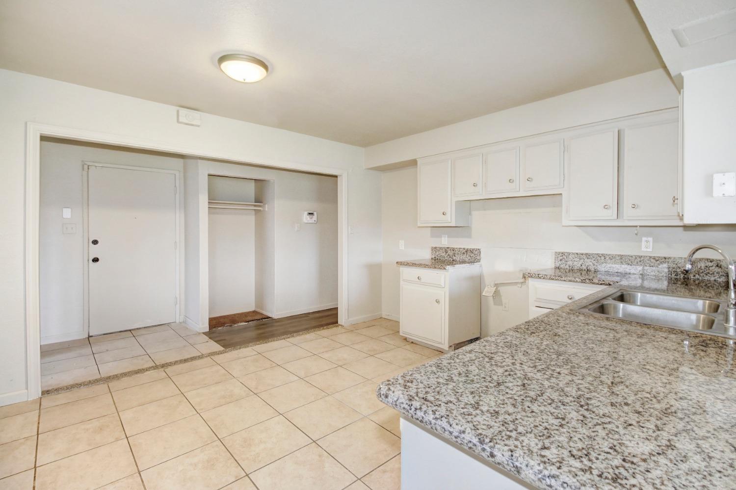 Detail Gallery Image 7 of 15 For 7585 Twilight Dr, Sacramento,  CA 95822 - 4 Beds | 2 Baths