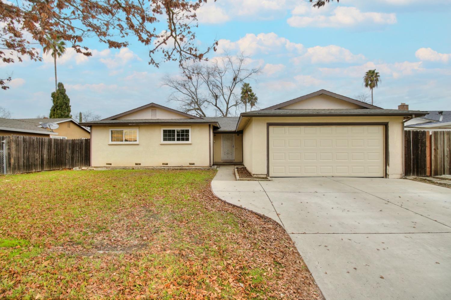 Detail Gallery Image 1 of 15 For 7585 Twilight Dr, Sacramento,  CA 95822 - 4 Beds | 2 Baths