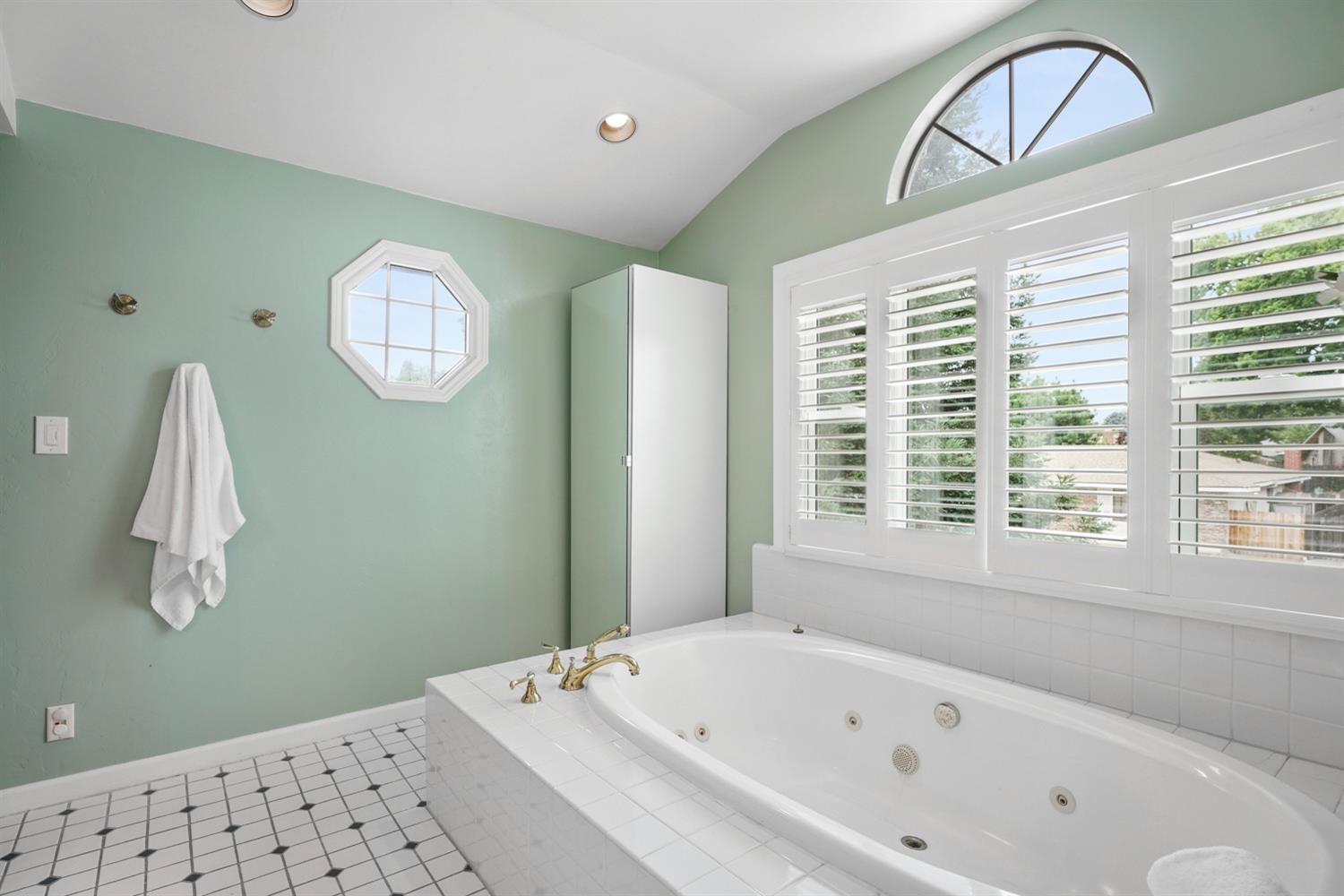 Detail Gallery Image 36 of 71 For 1100 Mcclaren Drive, Carmichael,  CA 95608 - 4 Beds | 2/1 Baths