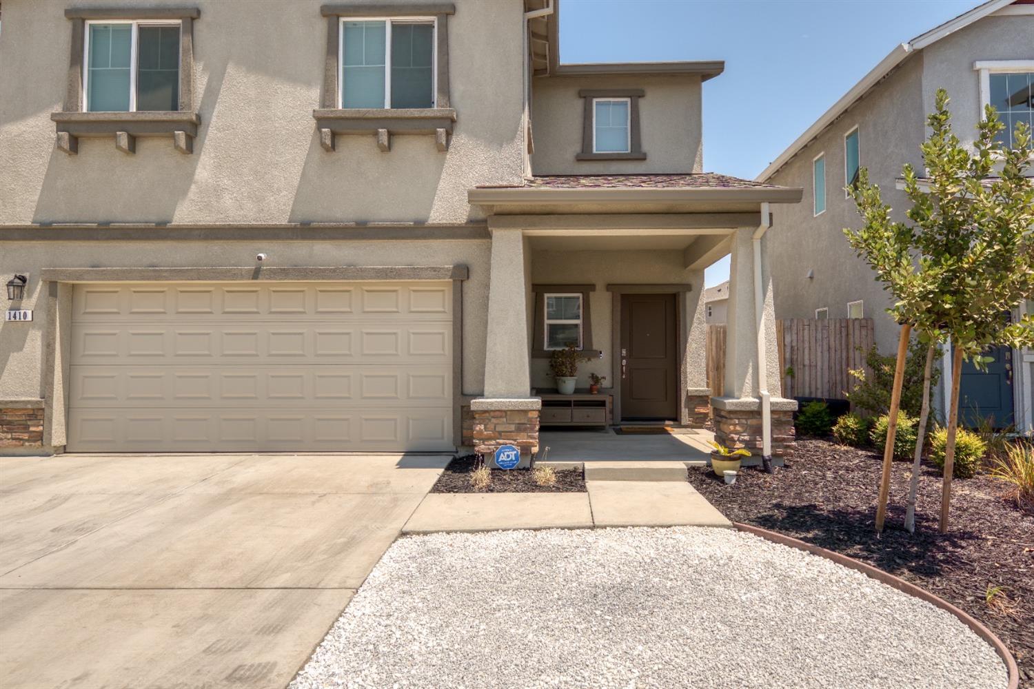 Detail Gallery Image 2 of 48 For 1410 Dorona Ln, Manteca,  CA 95336 - 4 Beds | 2/1 Baths