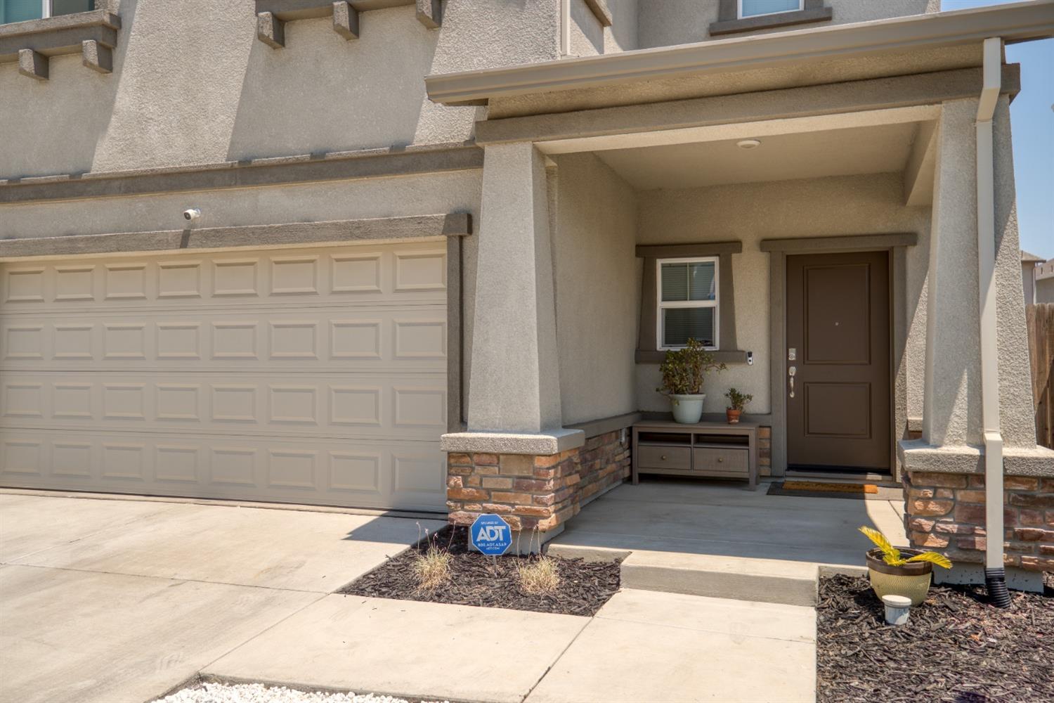 Detail Gallery Image 3 of 48 For 1410 Dorona Ln, Manteca,  CA 95336 - 4 Beds | 2/1 Baths