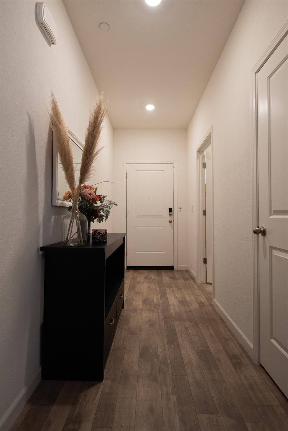 Detail Gallery Image 14 of 48 For 1410 Dorona Ln, Manteca,  CA 95336 - 4 Beds | 2/1 Baths