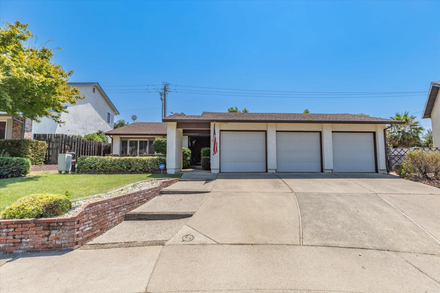 Detail Gallery Image 1 of 1 For 1606 Oakview Dr, Roseville,  CA 95661 - 4 Beds | 2 Baths