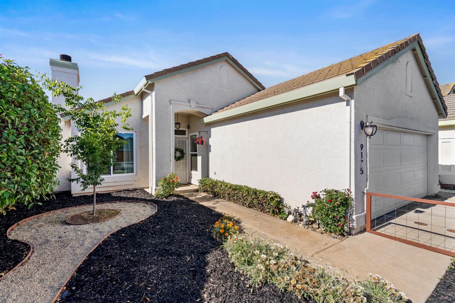 Detail Gallery Image 1 of 1 For 9175 Sunfire Way, Sacramento,  CA 95826 - 3 Beds | 2 Baths