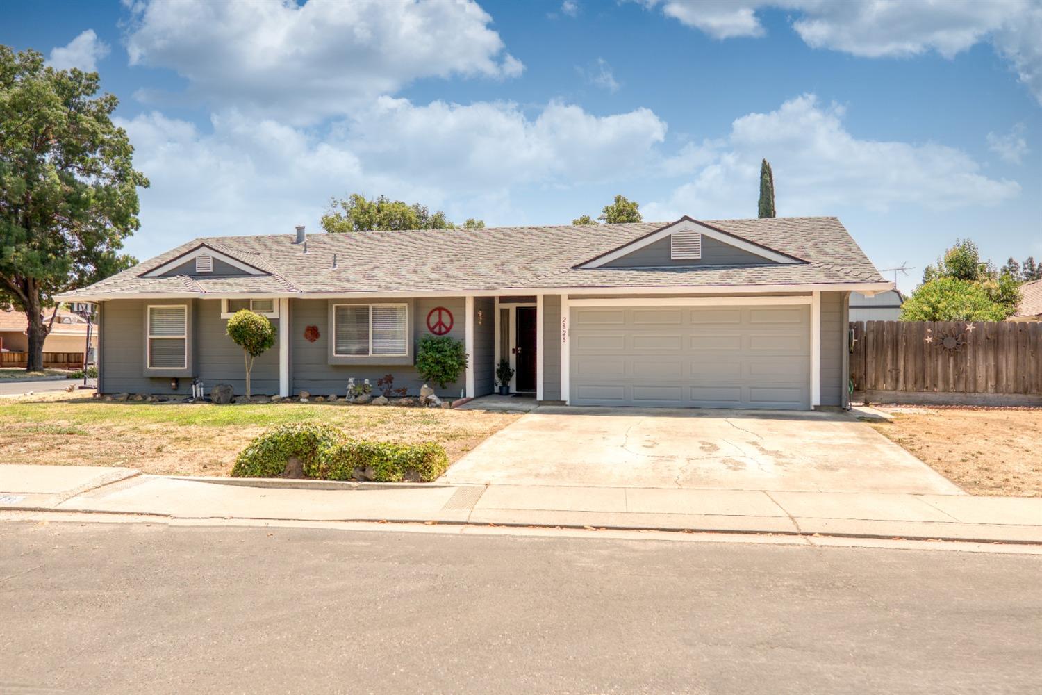 Detail Gallery Image 1 of 1 For 2828 Reywood Ln, Modesto,  CA 95358 - 3 Beds | 2 Baths