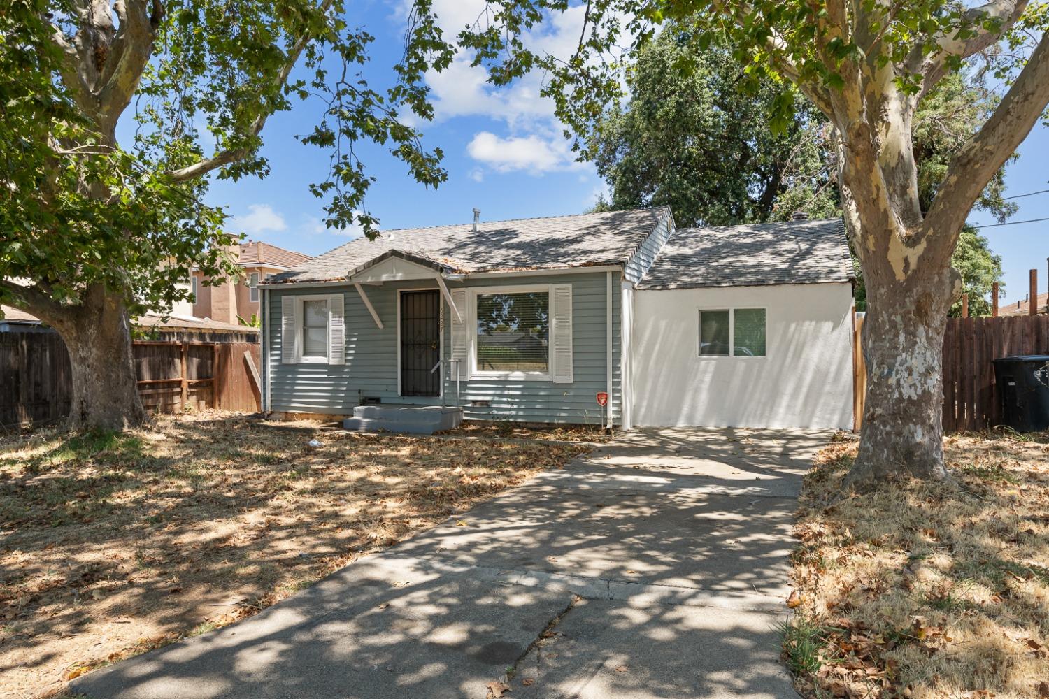 Detail Gallery Image 1 of 1 For 6227 Ring Dr, Sacramento,  CA 95824 - 2 Beds | 1 Baths