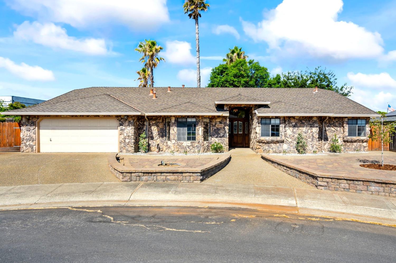 Detail Gallery Image 1 of 1 For 1015 Sanford Pl, Manteca,  CA 95337 - 3 Beds | 2/1 Baths