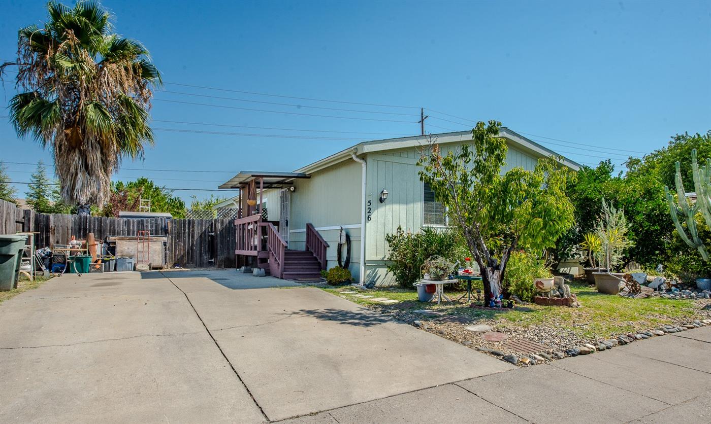 Detail Gallery Image 1 of 1 For 526 Patton Dr, Roseville,  CA 95747 - 3 Beds | 2 Baths