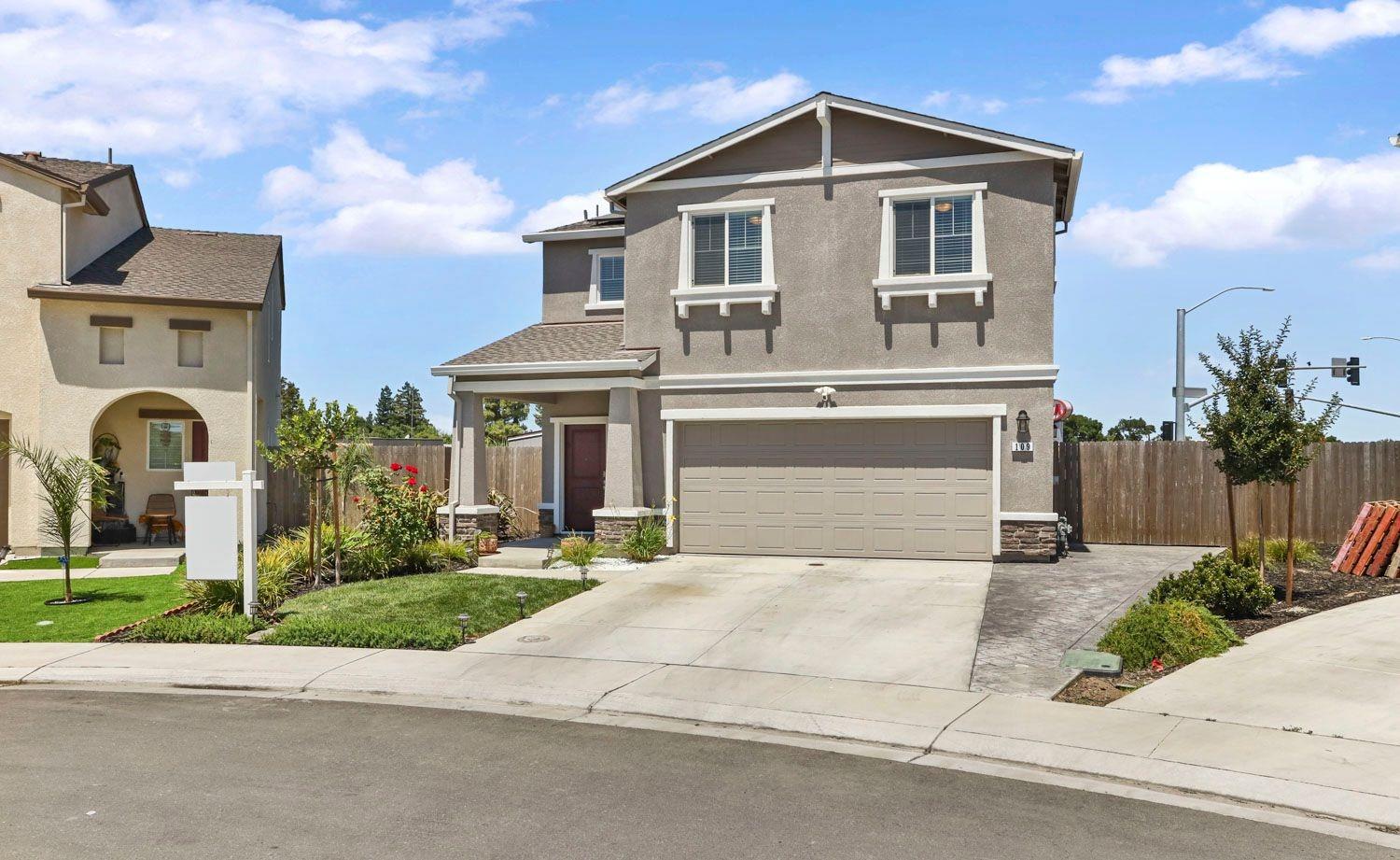 Detail Gallery Image 1 of 23 For 109 Traverso St, Manteca,  CA 95336 - 4 Beds | 2/1 Baths