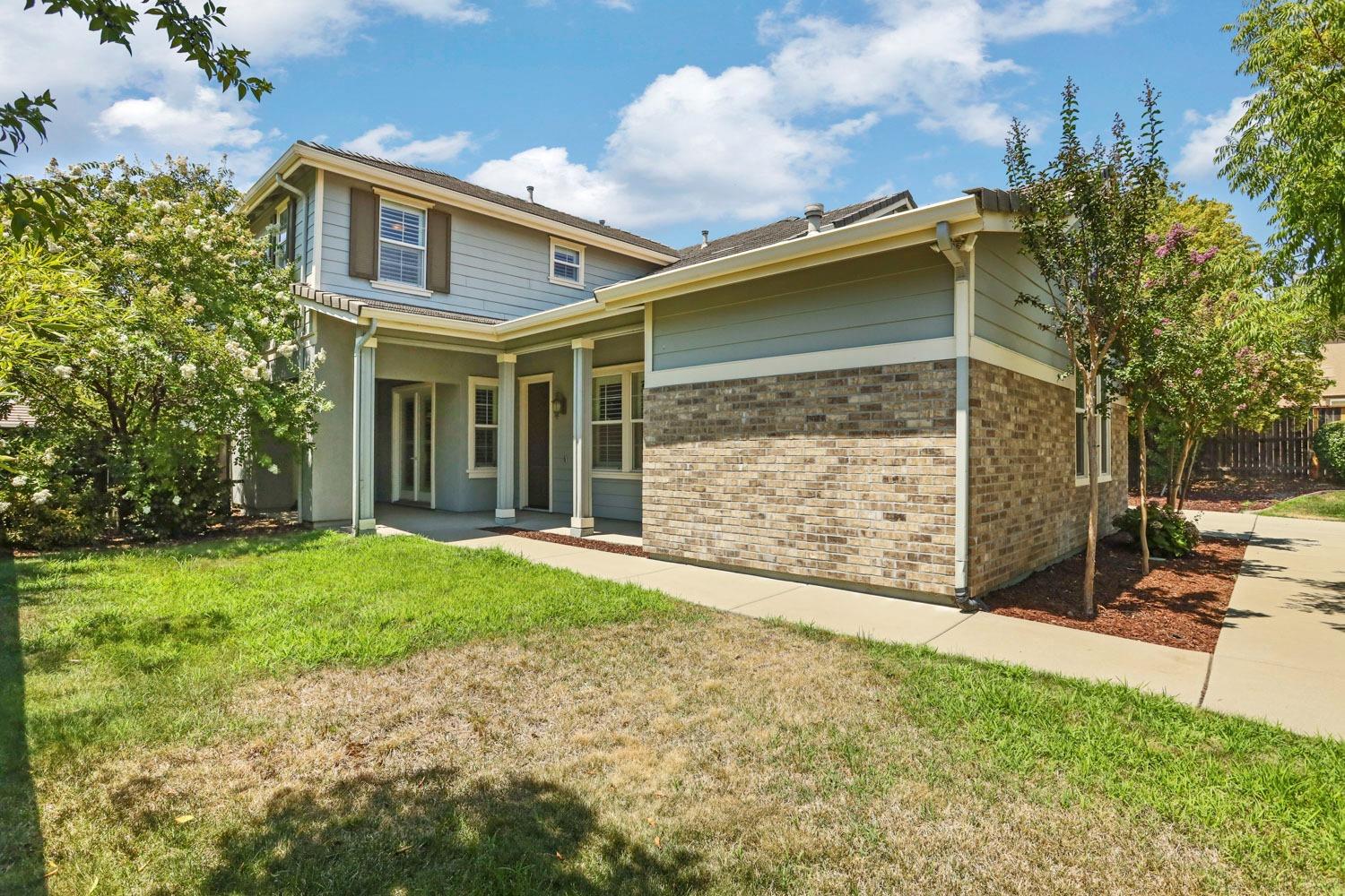 Detail Gallery Image 4 of 72 For 925 Farm House Ct, Rocklin,  CA 95765 - 5 Beds | 4/1 Baths