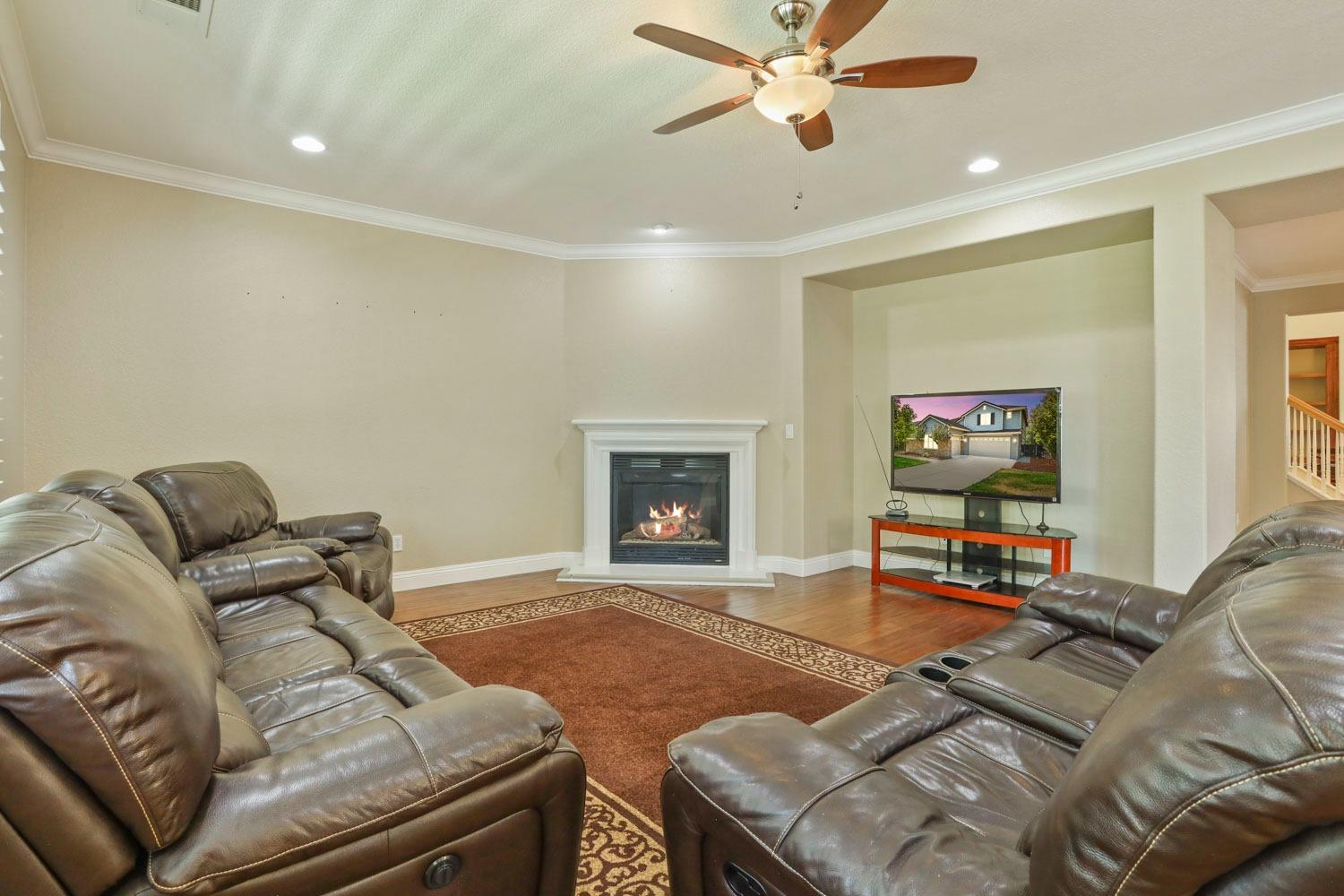 Detail Gallery Image 18 of 72 For 925 Farm House Ct, Rocklin,  CA 95765 - 5 Beds | 4/1 Baths