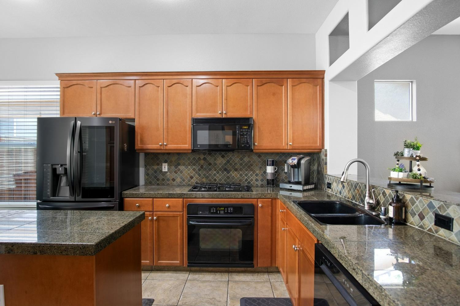 Detail Gallery Image 14 of 26 For 5758 Westchester Cir, Stockton,  CA 95219 - 3 Beds | 2 Baths