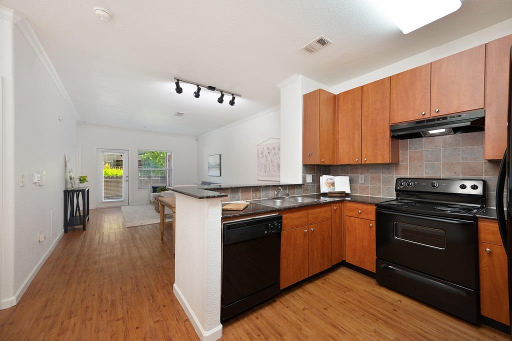 Photo #2: 224078235 Listing 