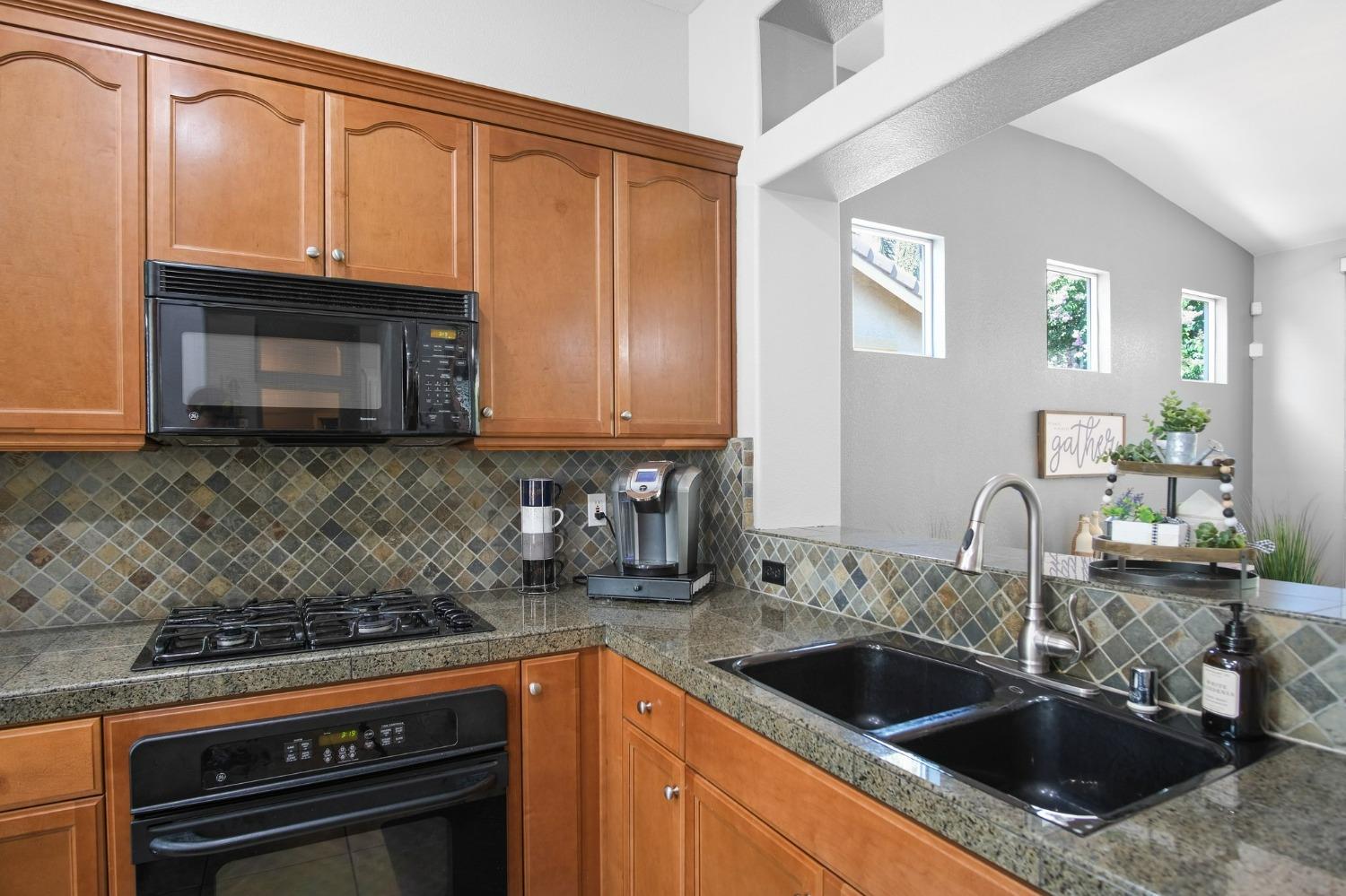 Detail Gallery Image 13 of 26 For 5758 Westchester Cir, Stockton,  CA 95219 - 3 Beds | 2 Baths