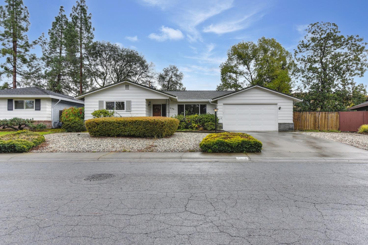 Detail Gallery Image 2 of 48 For 4186 Dena Way, Sacramento,  CA 95821 - 3 Beds | 2/1 Baths