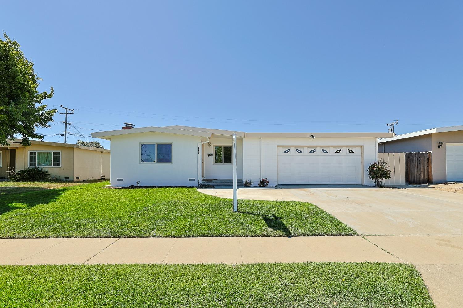 Detail Gallery Image 1 of 1 For 352 Navajo Dr, Salinas,  CA 93906 - 3 Beds | 2 Baths