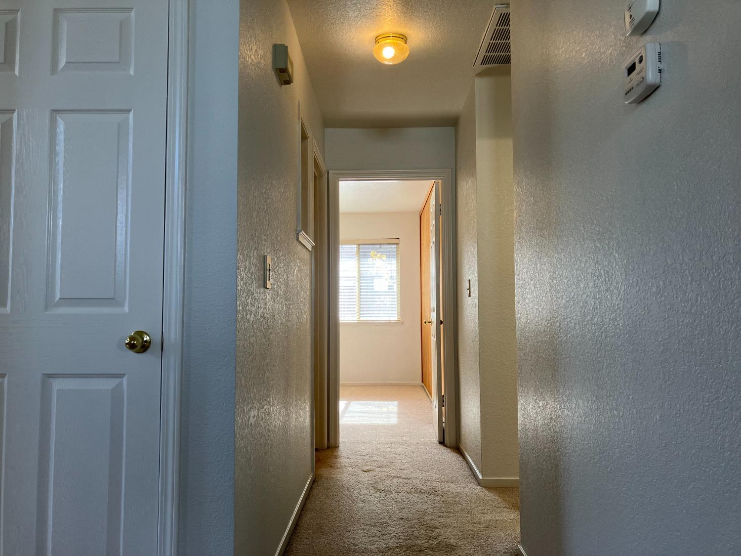 Detail Gallery Image 8 of 28 For 873 Willow Ave, Manteca,  CA 95337 - 4 Beds | 2 Baths