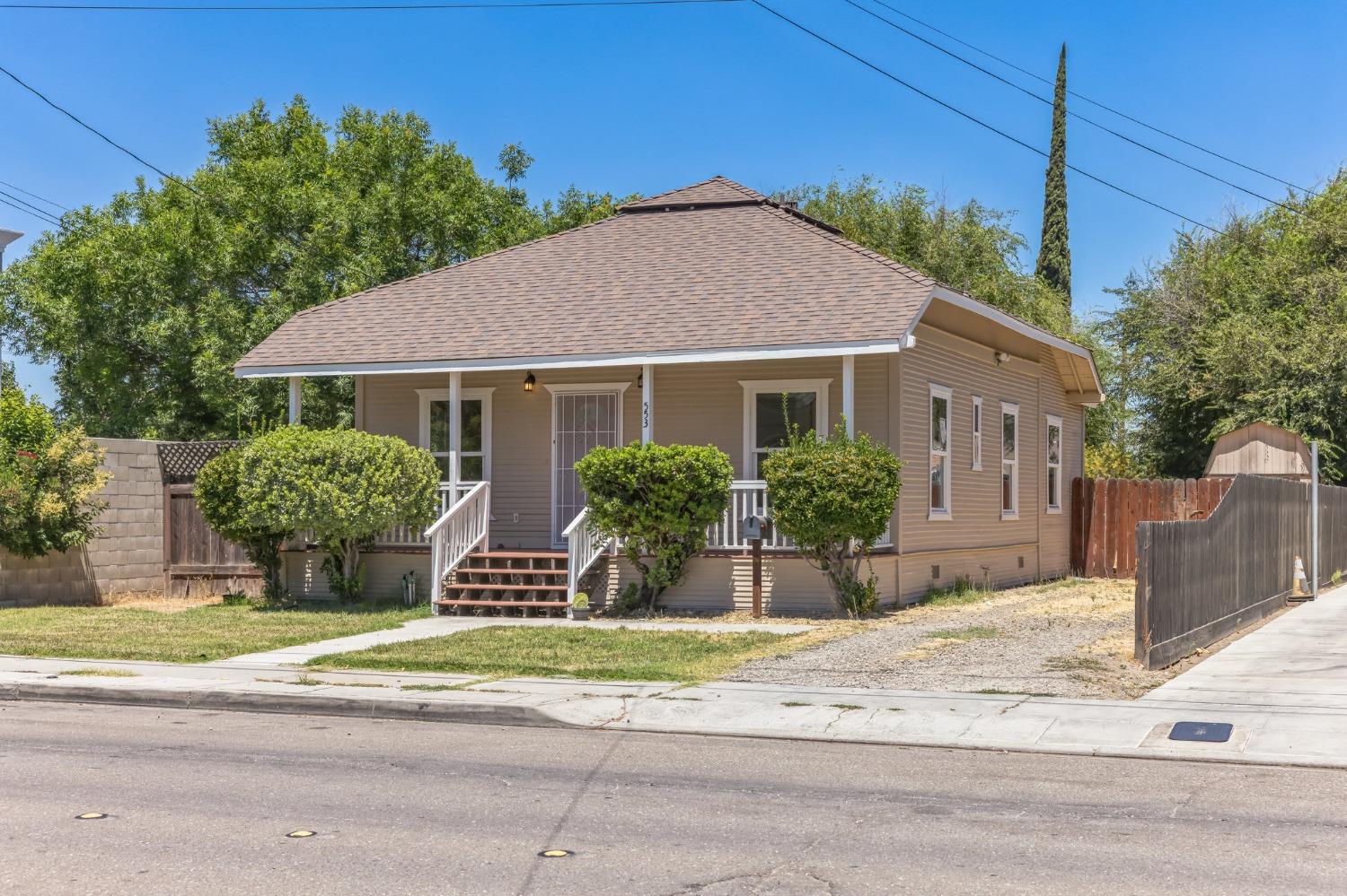 Detail Gallery Image 2 of 16 For 553 W Lowell Ave, Tracy,  CA 95376 - 3 Beds | 1 Baths