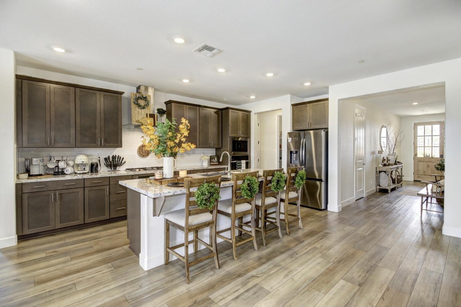 Detail Gallery Image 1 of 1 For 572 Kings Peak Ct, Roseville,  CA 95747 - 4 Beds | 2/1 Baths