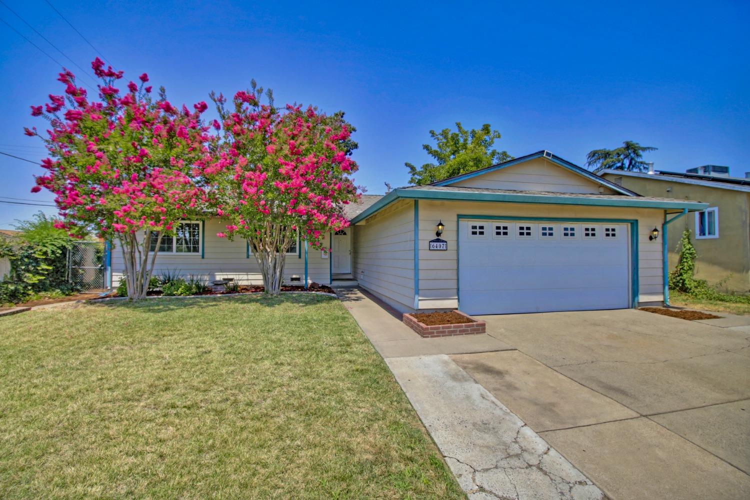 Detail Gallery Image 1 of 1 For 6407 Longdale Dr, North Highlands,  CA 95660 - 4 Beds | 2 Baths