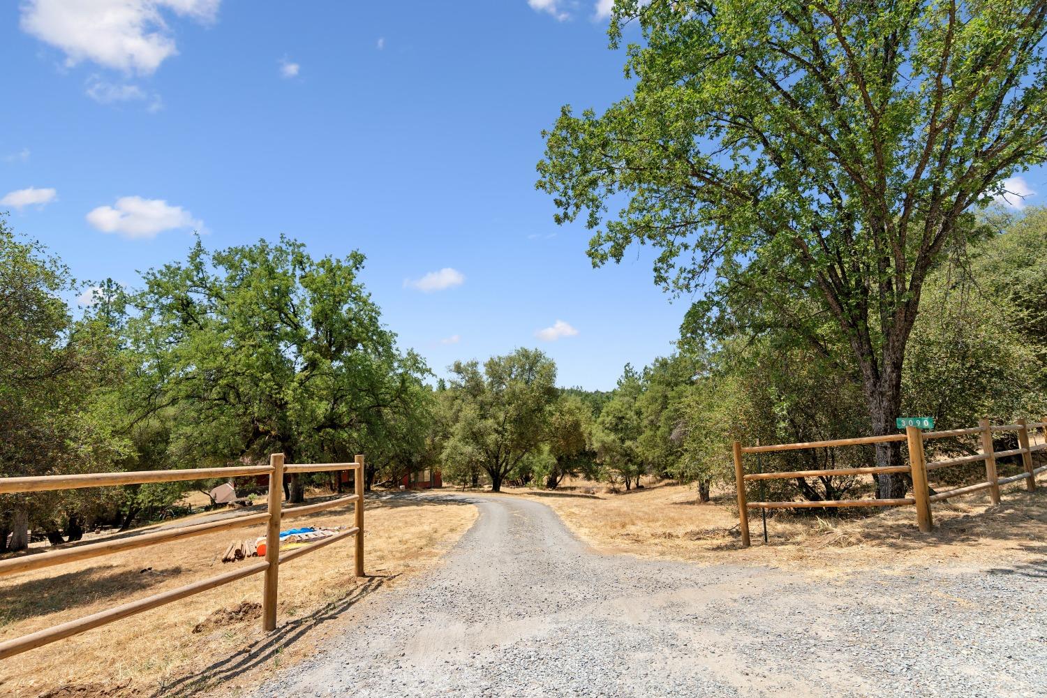 Detail Gallery Image 4 of 81 For 3090 Horseshoe Bend Rd, Somerset,  CA 95684 - 4 Beds | 3 Baths