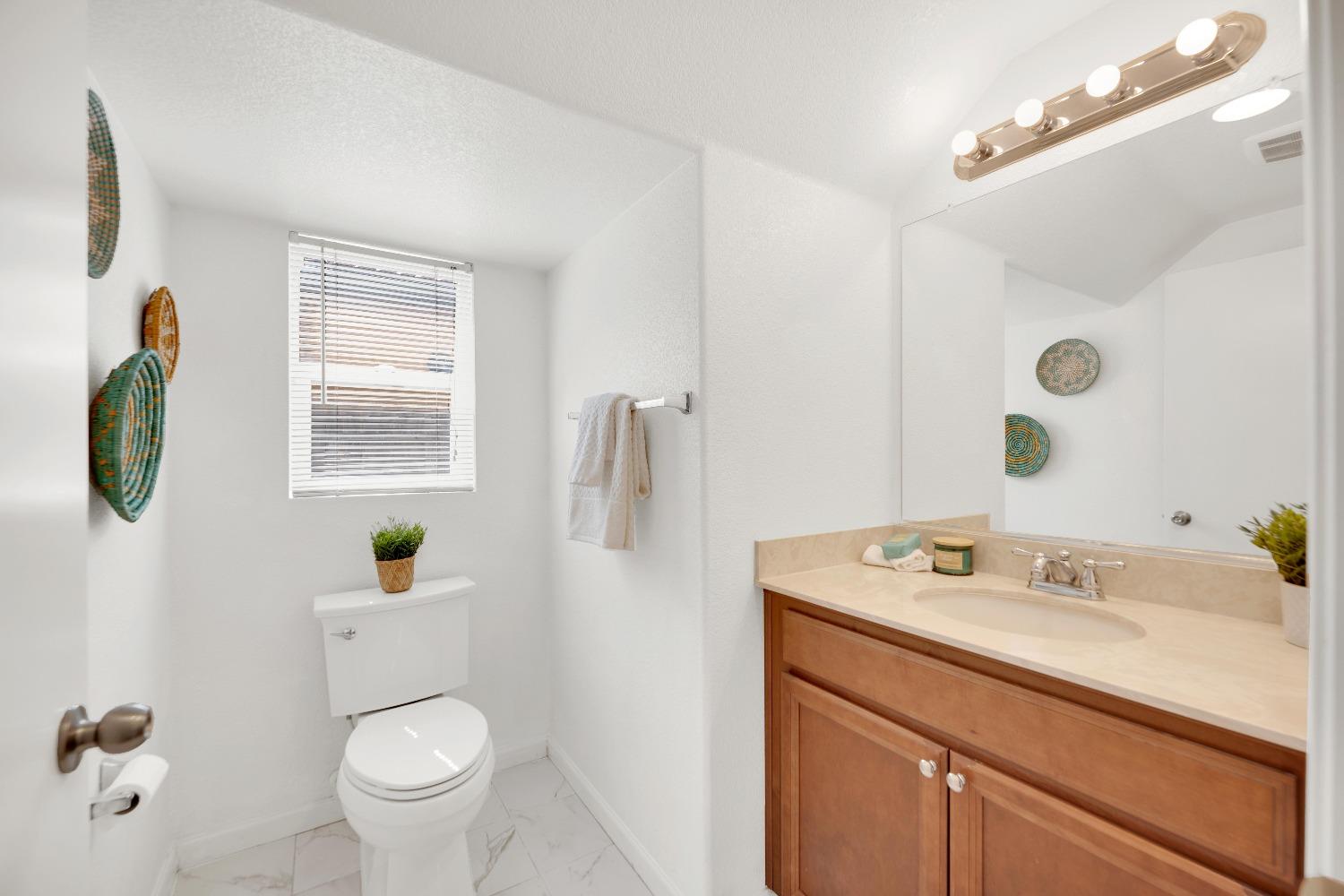 Detail Gallery Image 13 of 50 For 560 Willie Hausey Way, Sacramento,  CA 95838 - 5 Beds | 2/1 Baths