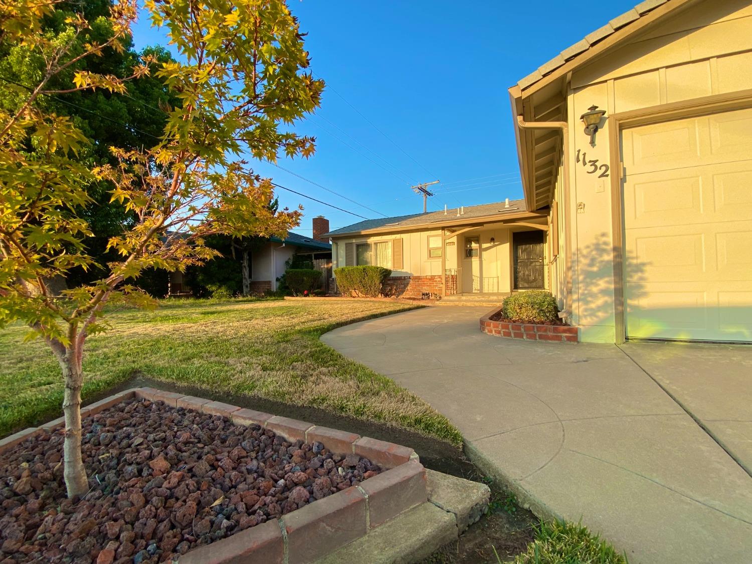 Detail Gallery Image 3 of 23 For 1132 S Orange Ave, Lodi,  CA 95240 - 3 Beds | 1/1 Baths