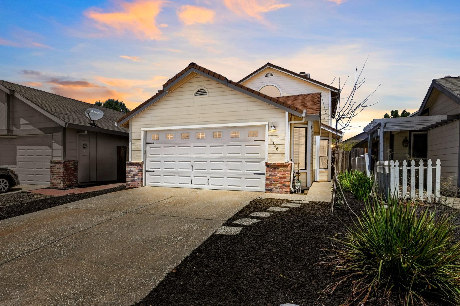 Detail Gallery Image 1 of 1 For 1326 Puebla Way, Roseville,  CA 95747 - 3 Beds | 2 Baths