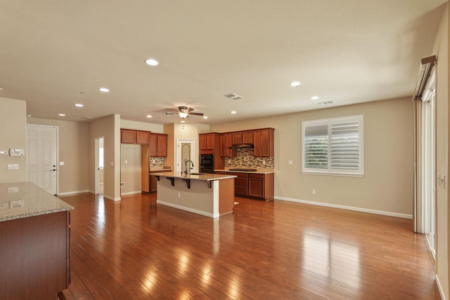 Detail Gallery Image 11 of 50 For 1312 Chestnut Hill Dr, Manteca,  CA 95336 - 3 Beds | 2 Baths