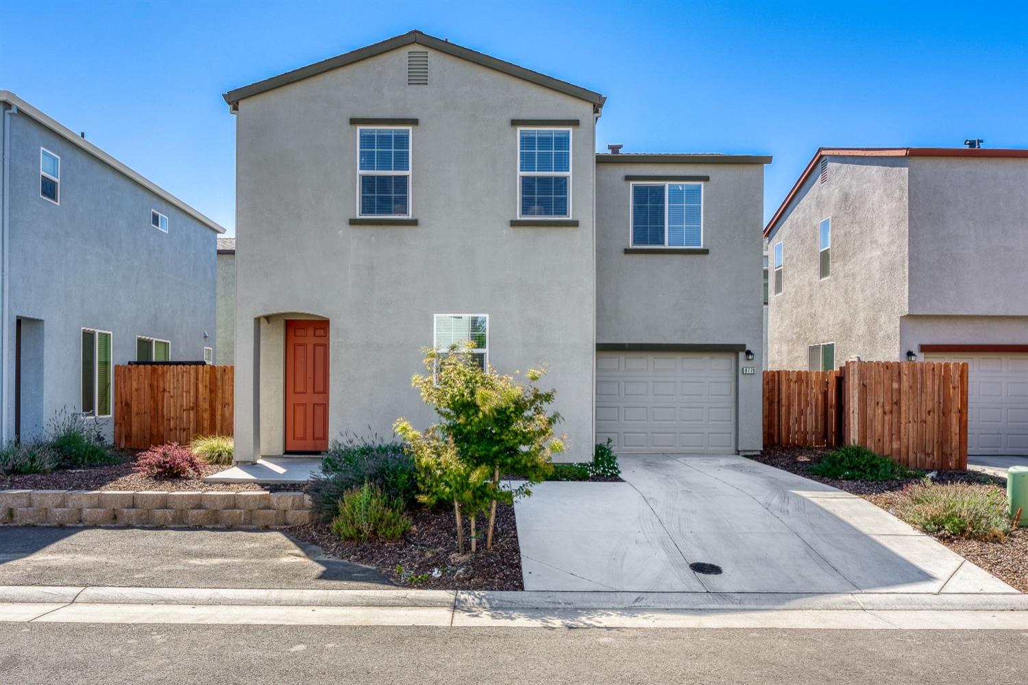 Detail Gallery Image 1 of 1 For 6770 Jujube Ln, Sacramento,  CA 95828 - 3 Beds | 2/1 Baths